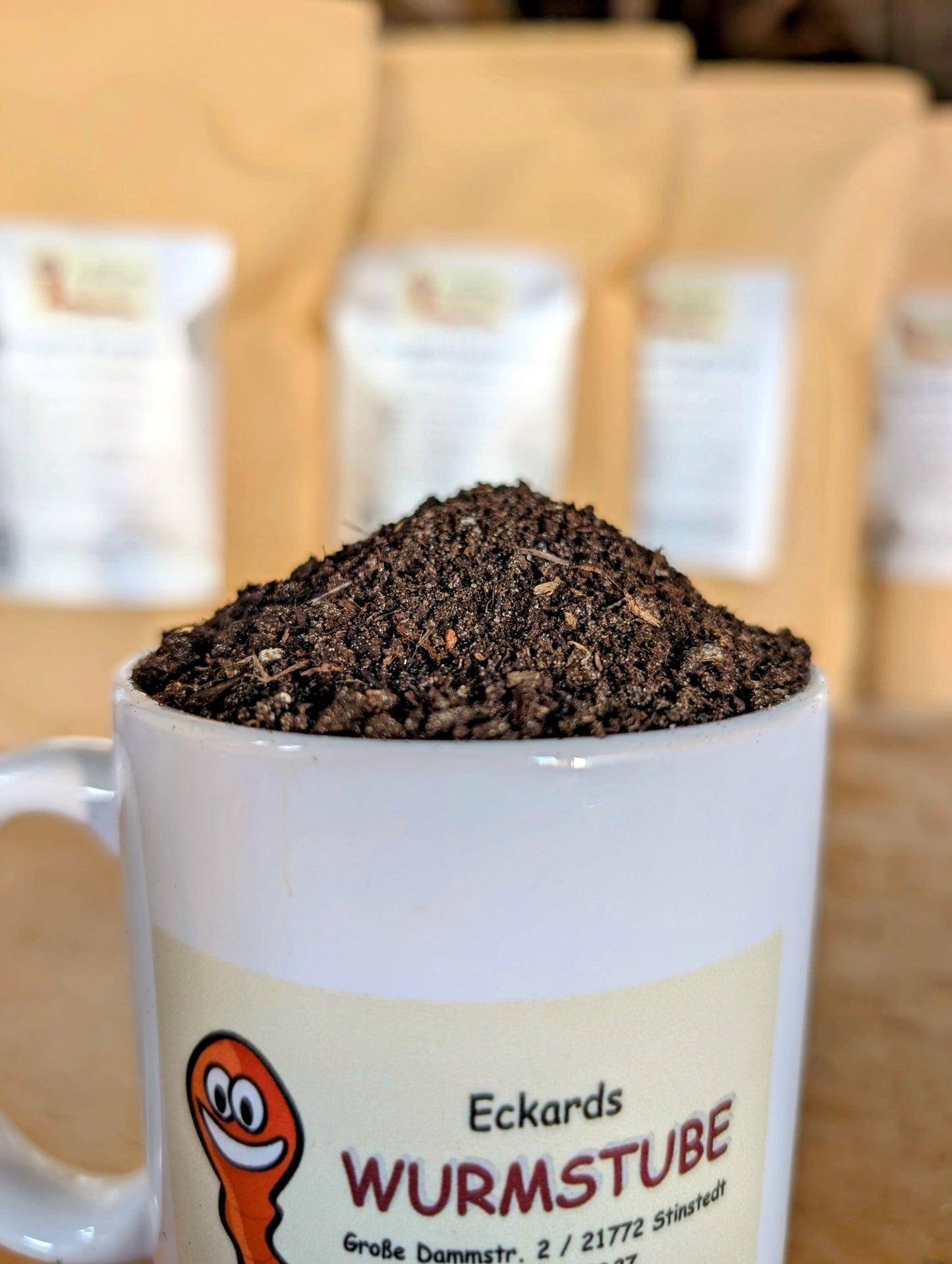Wurmhumus 2 Liter - Universaldünger - Reiner Wurmkompost -Das schwarze Gold für deinen Garten